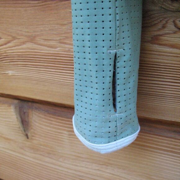 Lululemon Find Your Bliss Reversible Jacket in Vintage Green - Picture 12 of 12